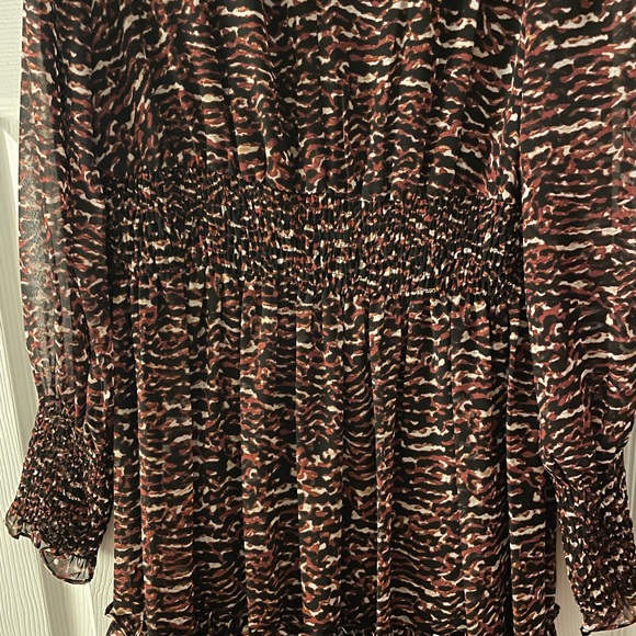 Just Taylor long sleeve dress with animal print - Picture 3 of 3